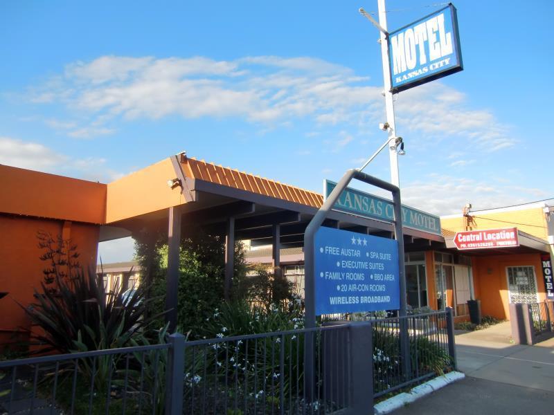 Castle Motel Bairnsdale Exterior foto